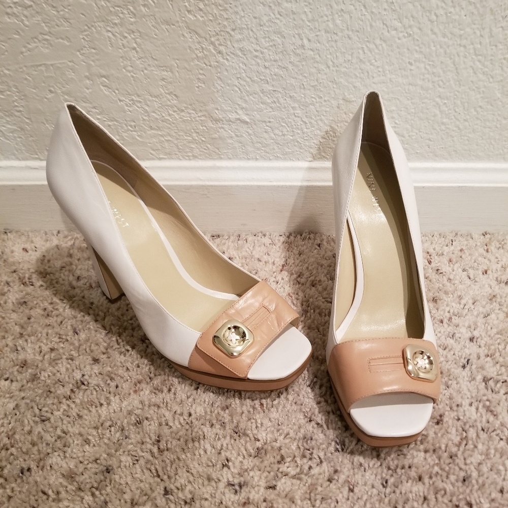 Like New Nine West White Tan Peep Toe Pumps